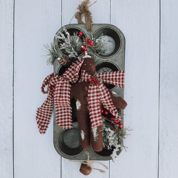 HANDMADE Christmas Gingerbread Vintage Repurposed Muffin Tin Primitive Country - Picture 1 of 8
